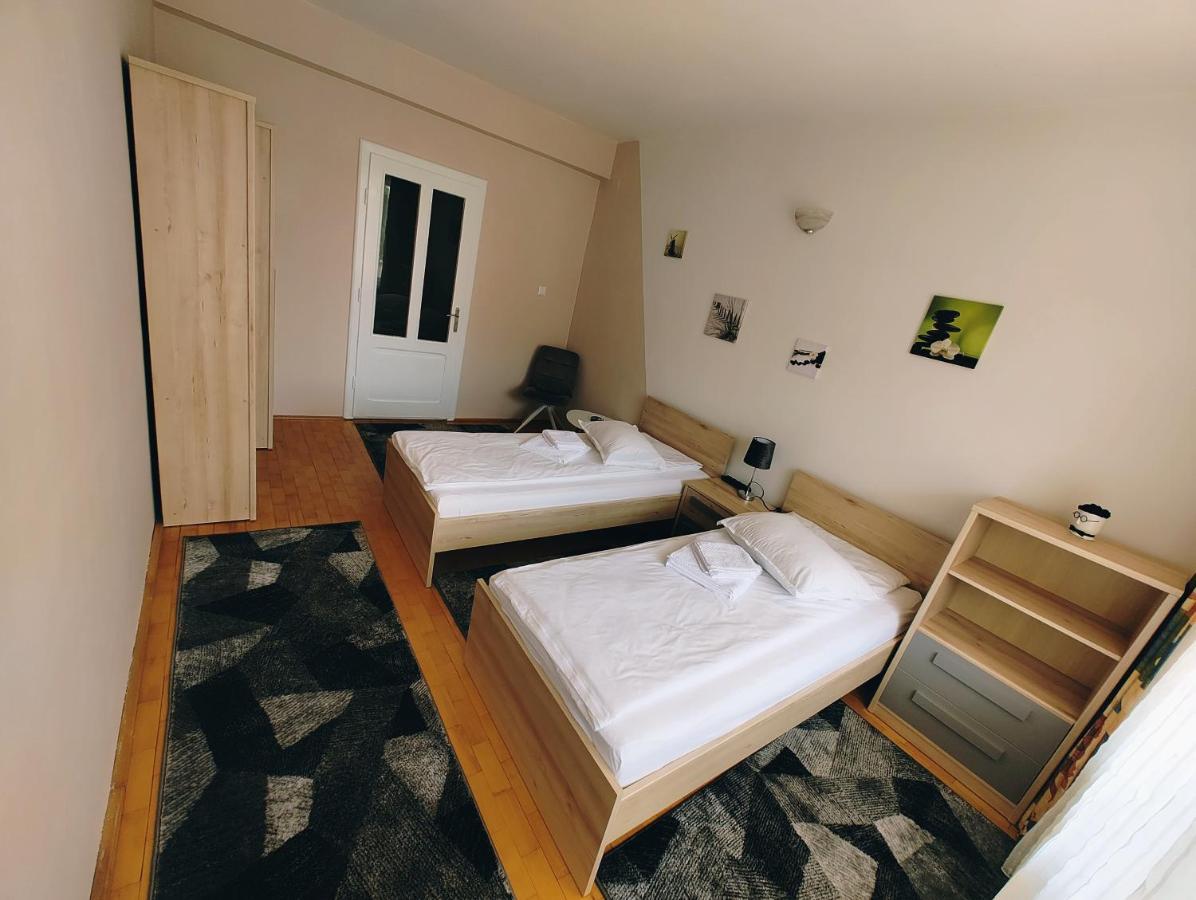 Ten'S Apartment - Spatios Si Linistit Cluj-Napoca Esterno foto